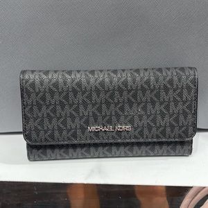 MICHAEL KORS JET SET TRV LARGE TRIFOLD BLACK